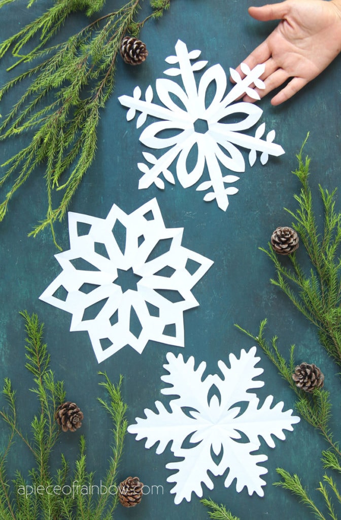 beautiful paper snowflakes winter and Christmas craft ideas