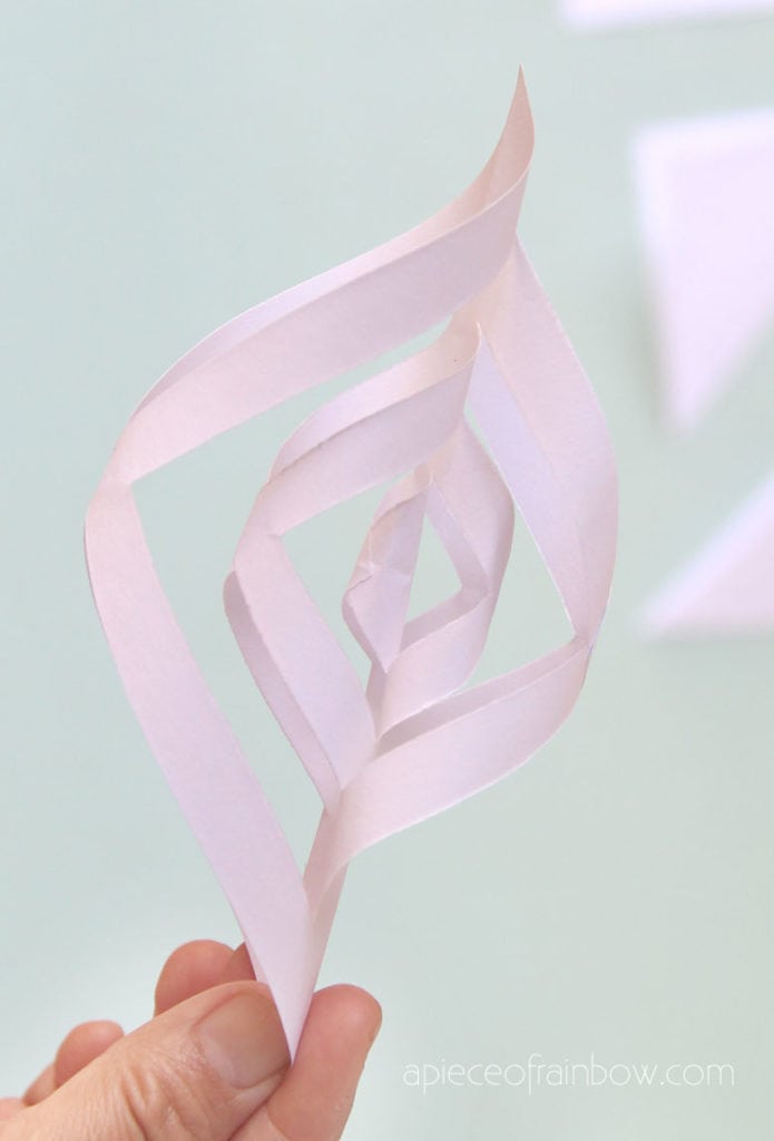 how to make 3d paper snowflakes