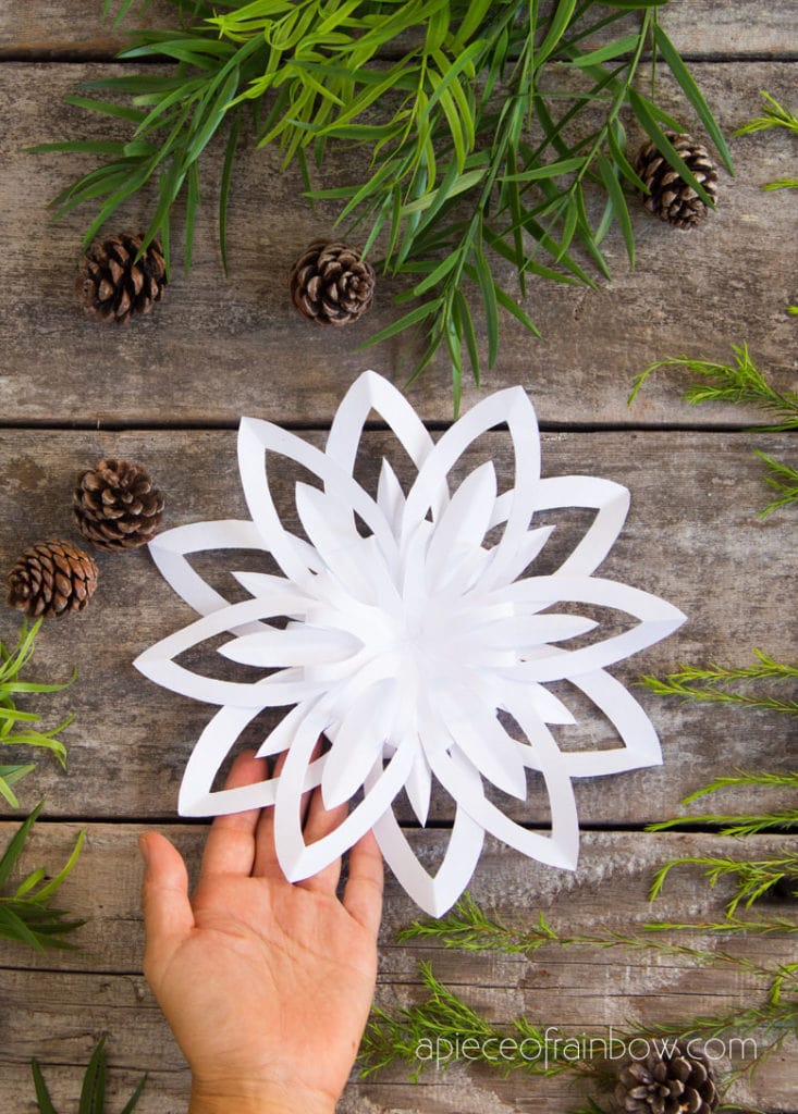 12 pointed 3d paper snowflake