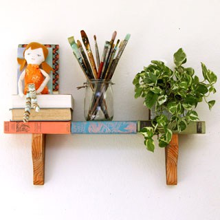 How to transform any books into vintage books, and make a stylish and unique wall shelf from them! Free vintage book covers and spines to download. A Piece Of Rainbow blog