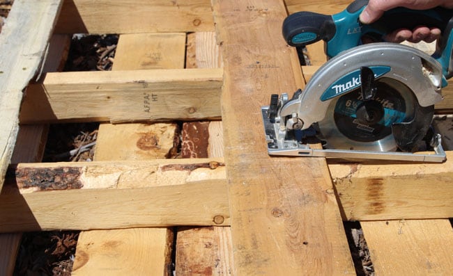 diy-pallet-potting-bench-apieceofrainbowblog (5)