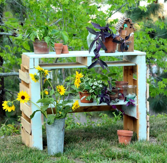diy-pallet-potting-bench-apieceofrainbowblog (1)
