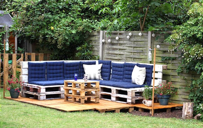 30+ amazing DIY pallet projects for creative and joyful outdoor living! | A Piece Of Rainbow