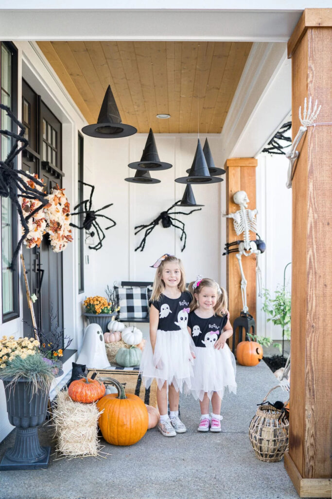 Easy DIY Halloween hanging decorations 