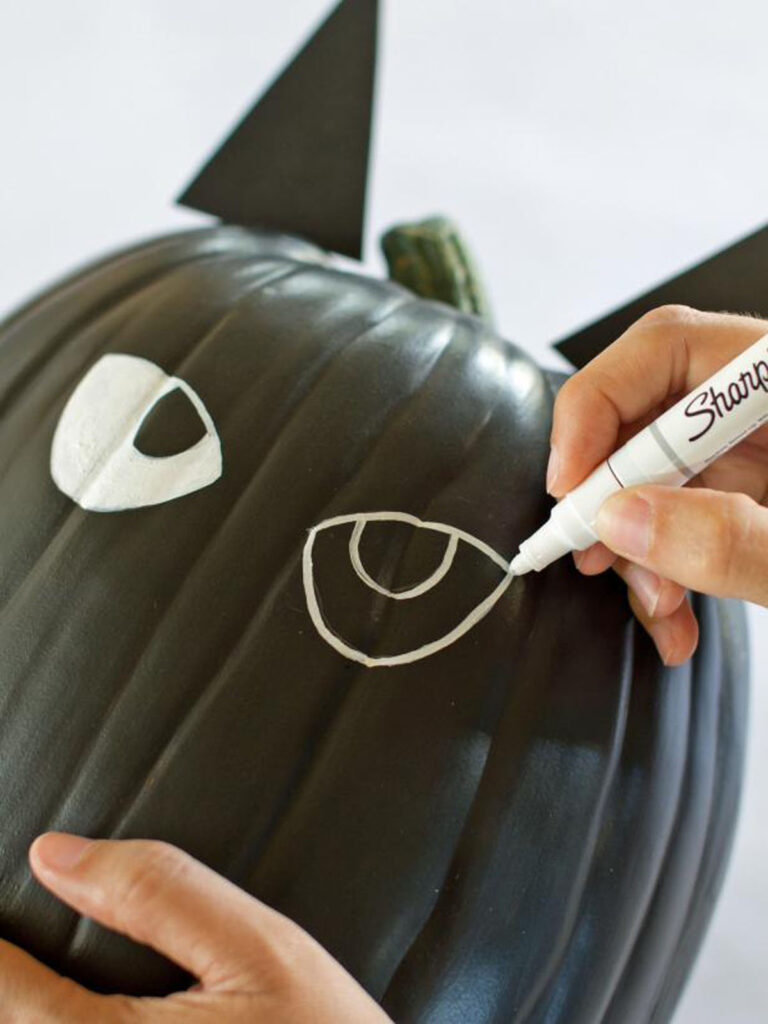 make pumpkin cats for Halloween