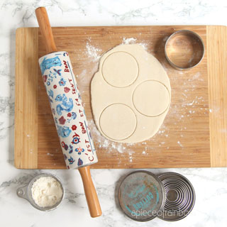 best salt dough recipe for DIY ornaments, crafts, gifts & Christmas decorations, with great tips on baking & drying.