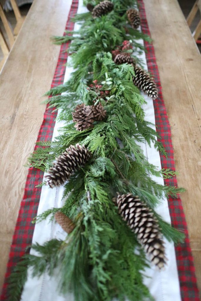 How to make easy Christmas table decorations with natural greenery