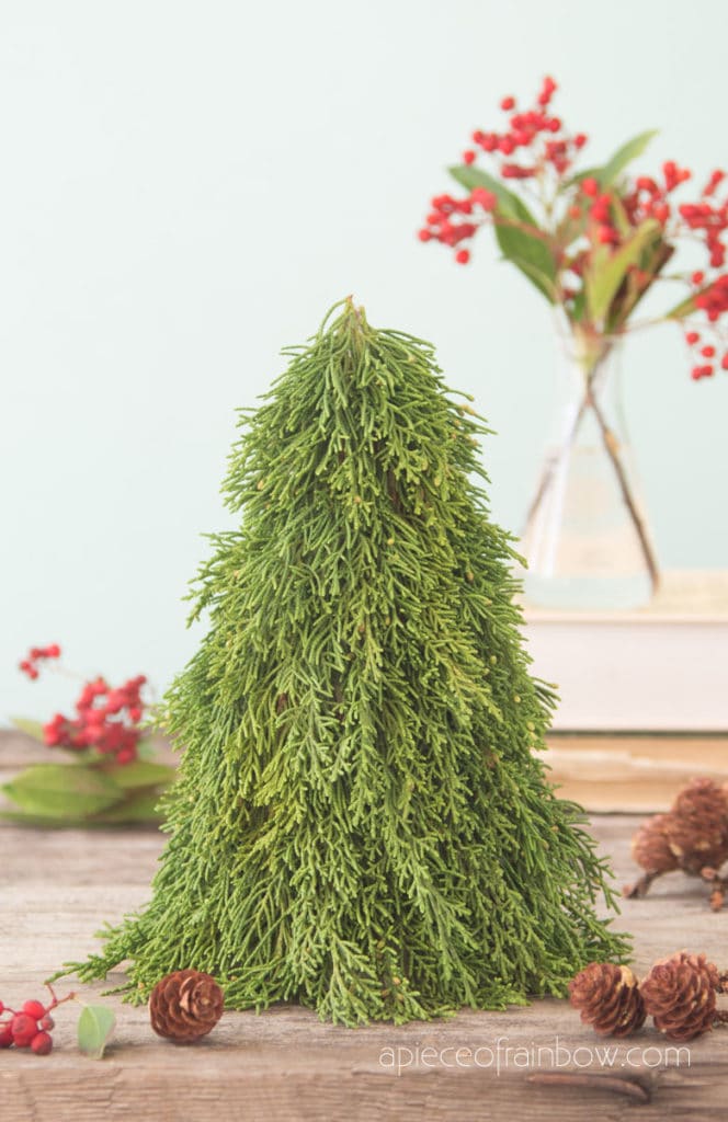  farmhouse decorations and easy crafts- how to make a tabletop Christmas tree for free