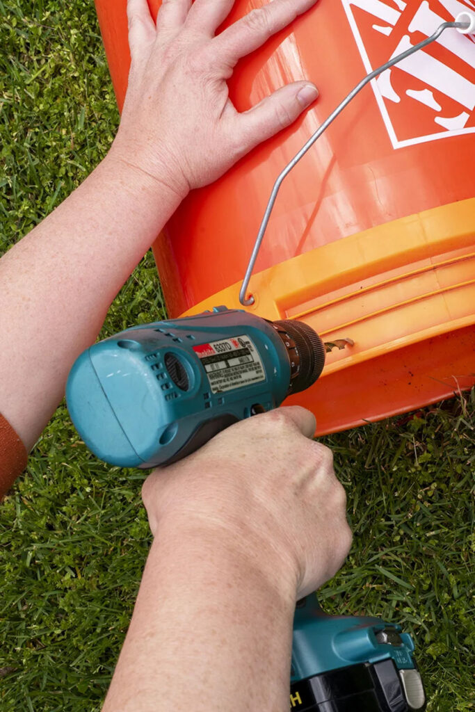 DIY stacked plastic buckets worm tower